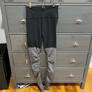 Alo Yoga Goddess Black and Grey Leggings Sz S